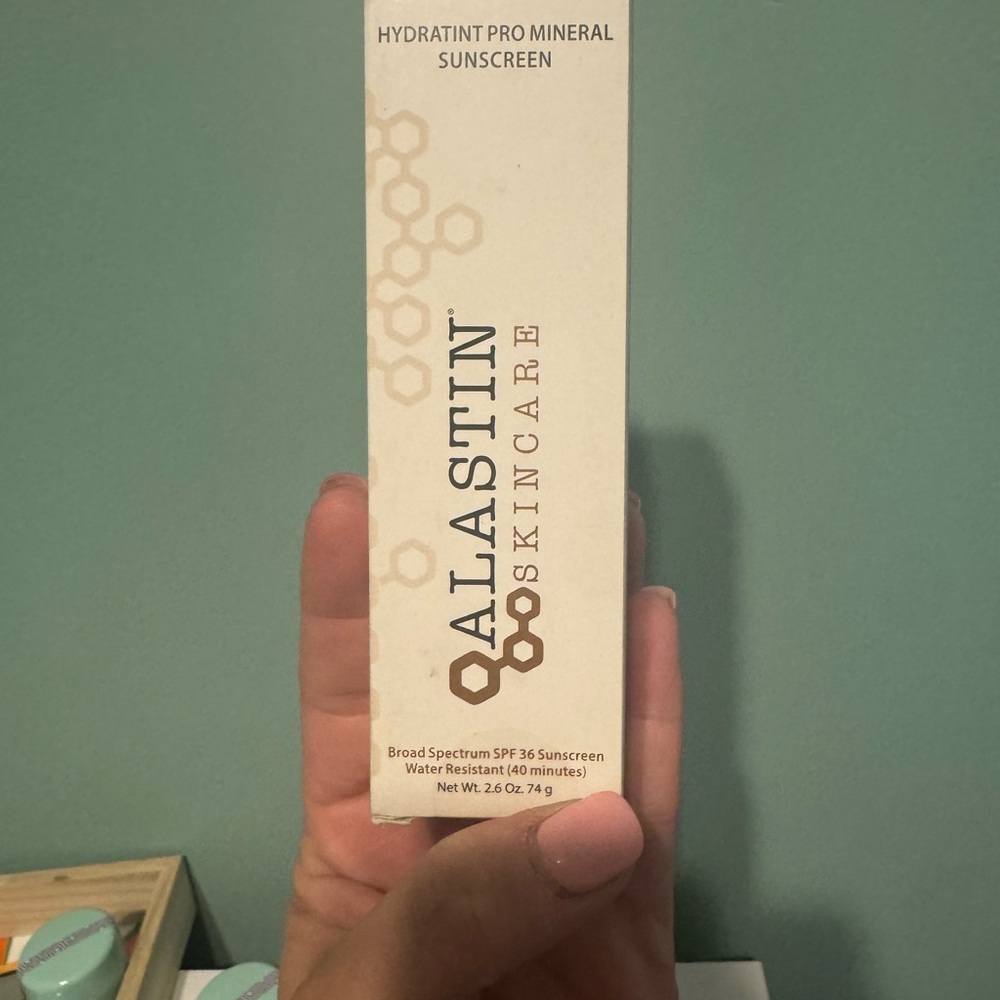 Alastin Skincare Hydratint Pro Mineral Sunscreen